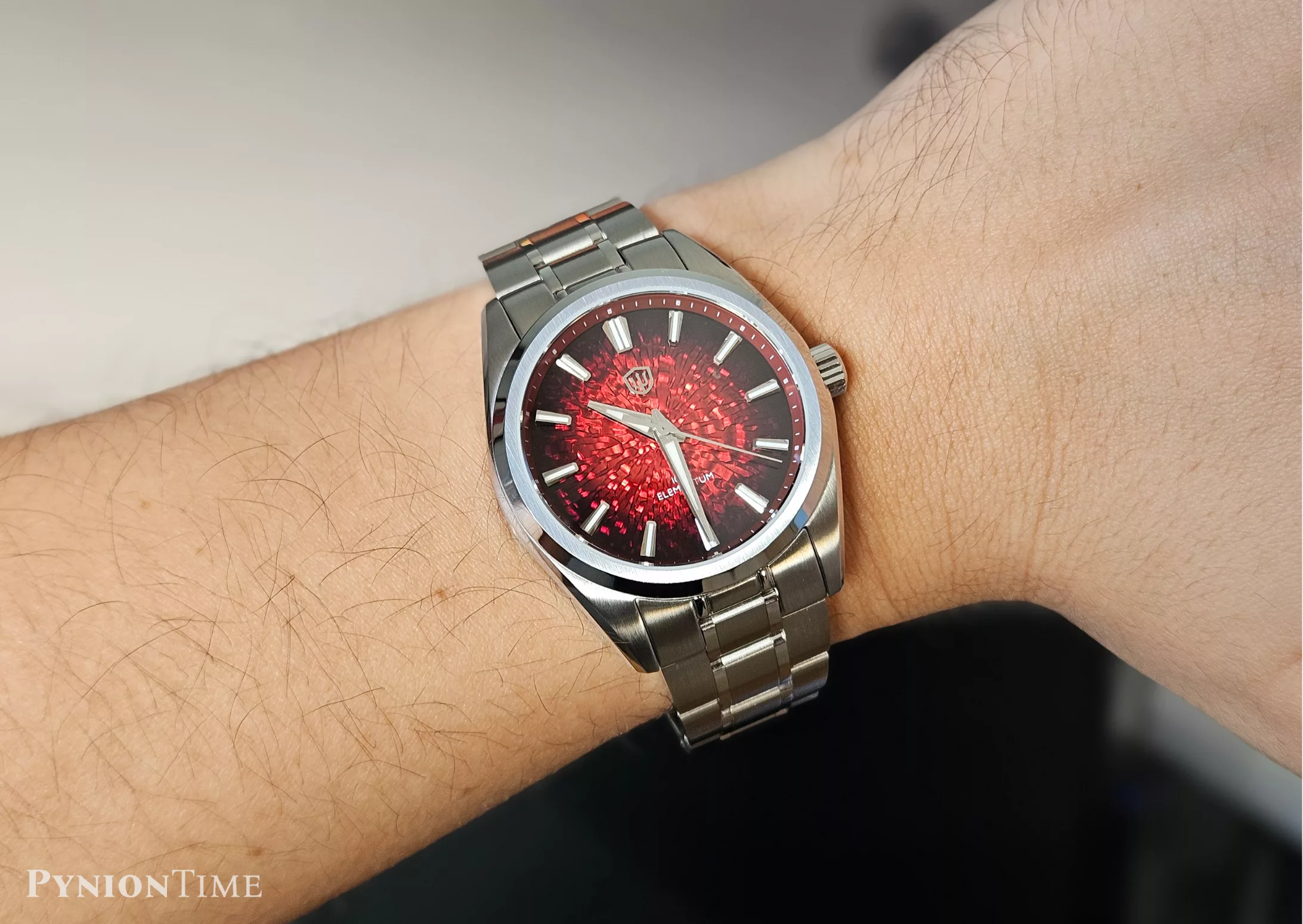 Watchdives WD0003C on wrist