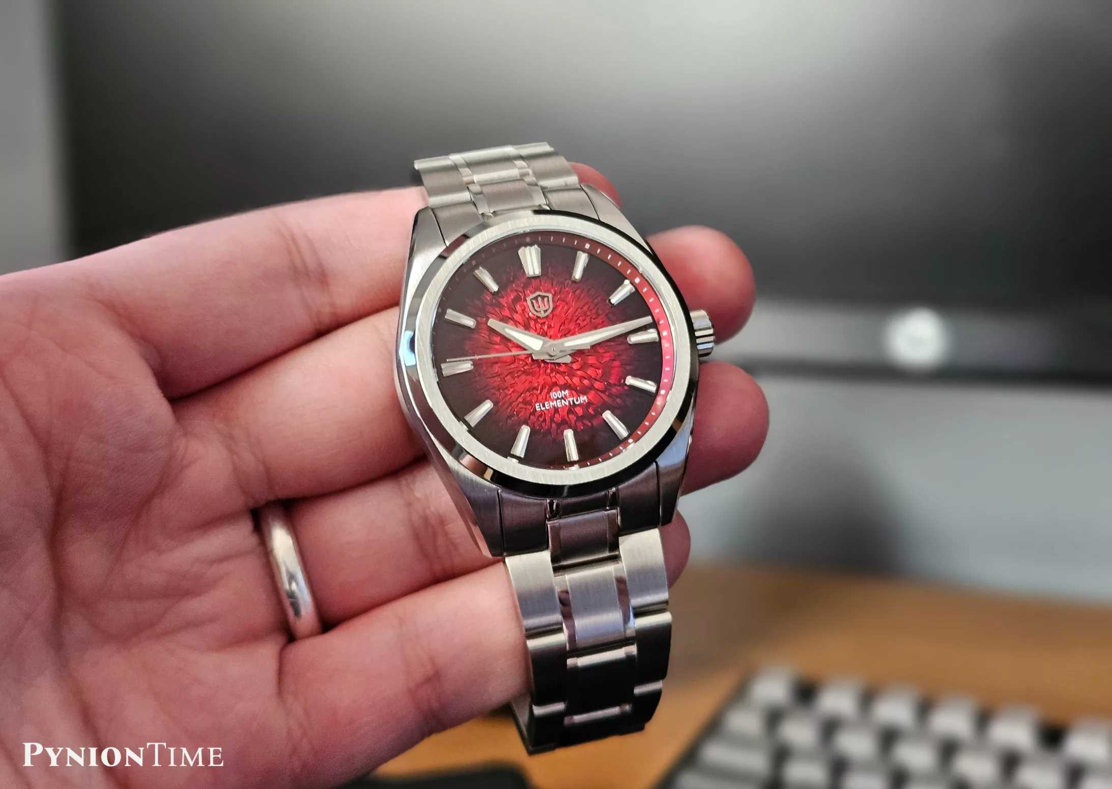 The Watchdives WD1863 Space Pilot has an excellent case finishing