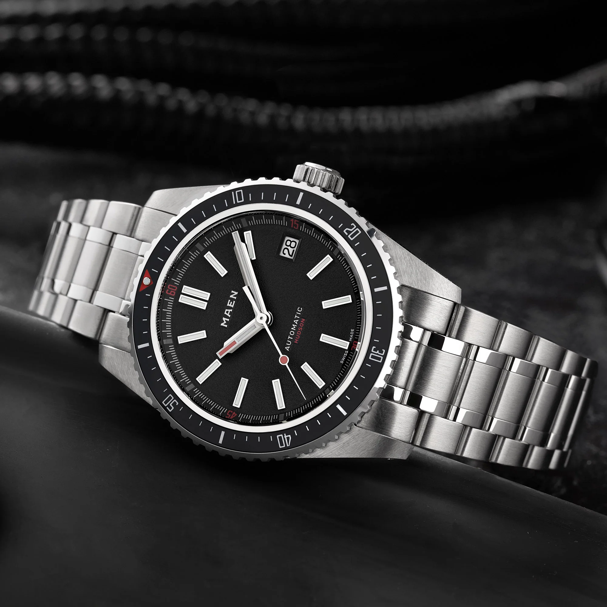 Maen Hudson 38 MK5 on a 5-link steel bracelet