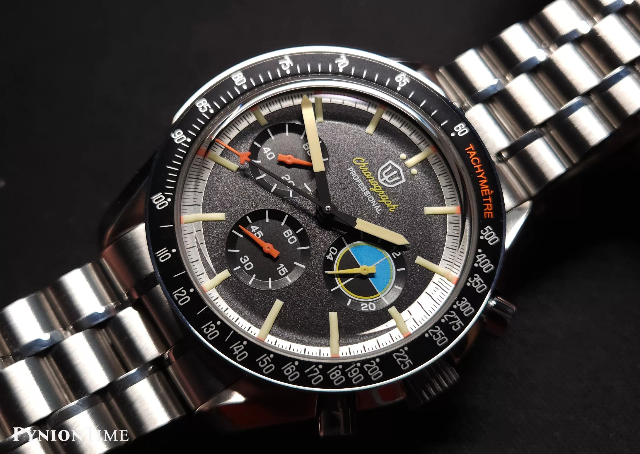 Watchdives WD1863 Space Pilot close-up