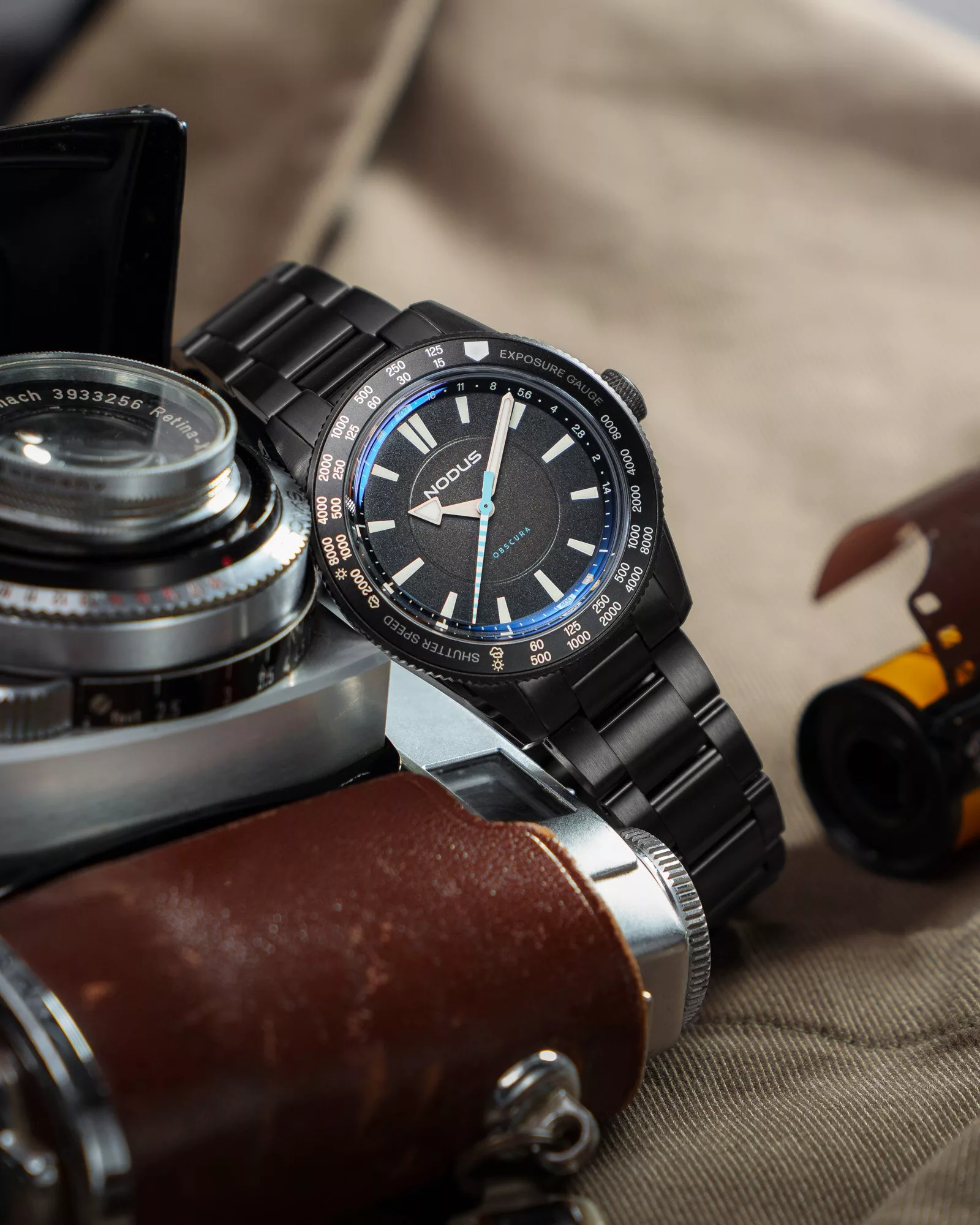 The Obscura II bezel features an exposure gauge