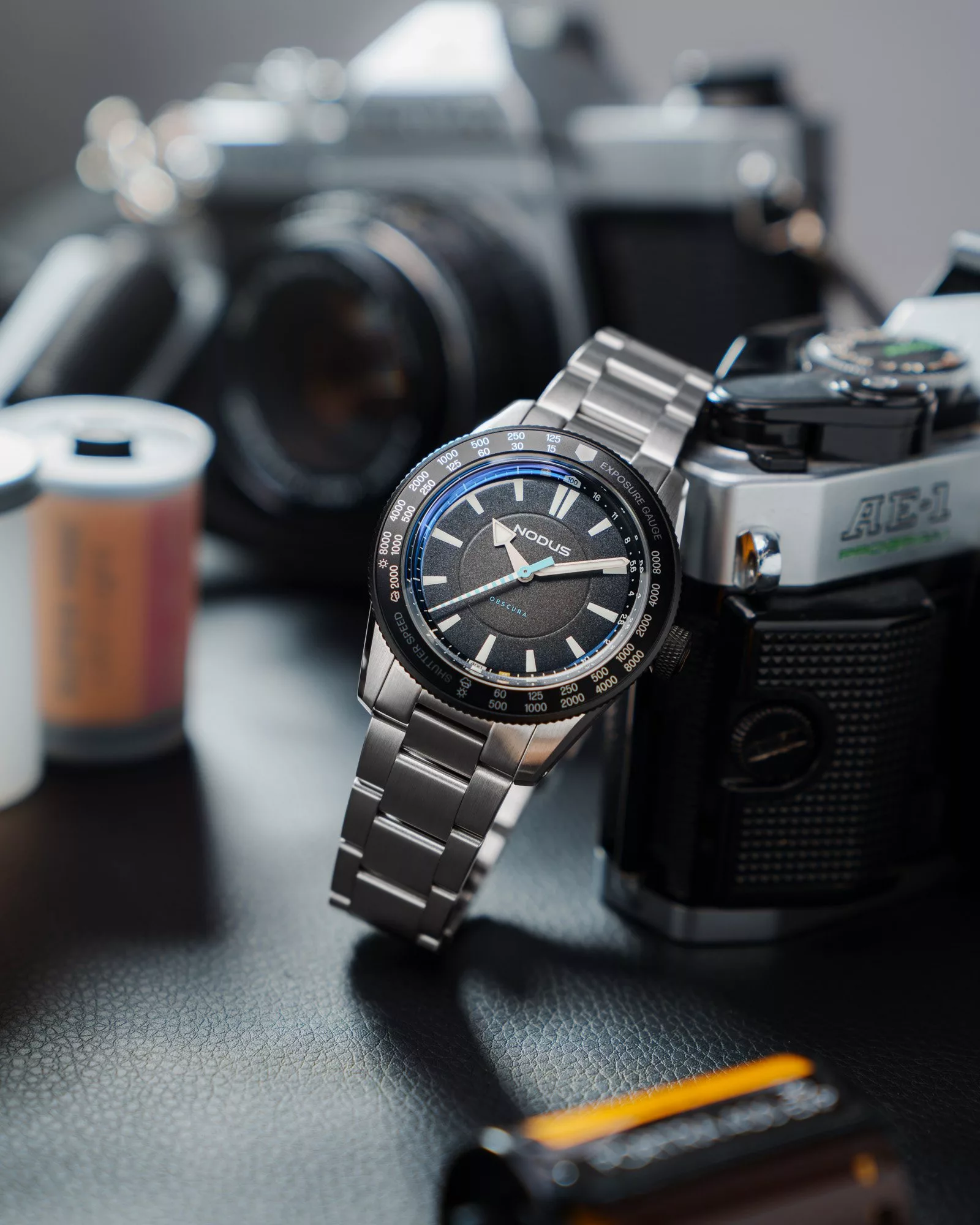 The Obscura II bezel features an exposure gauge