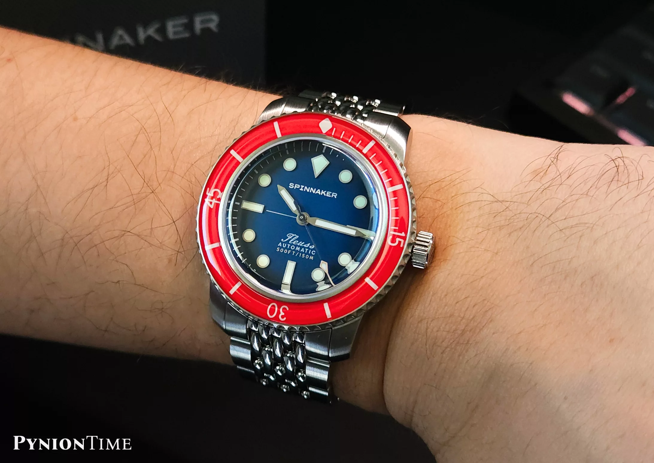 Spinnaker Fleuss 40 Royal Splash on my 6.5" wrist