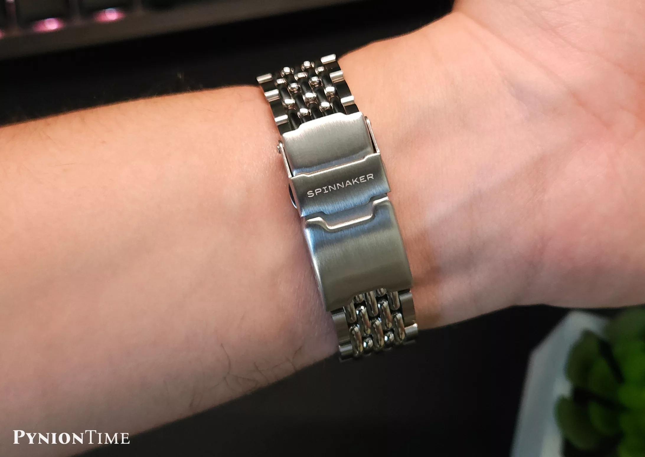 Spinnaker Fleuss 40 Royal Splash signed clasp