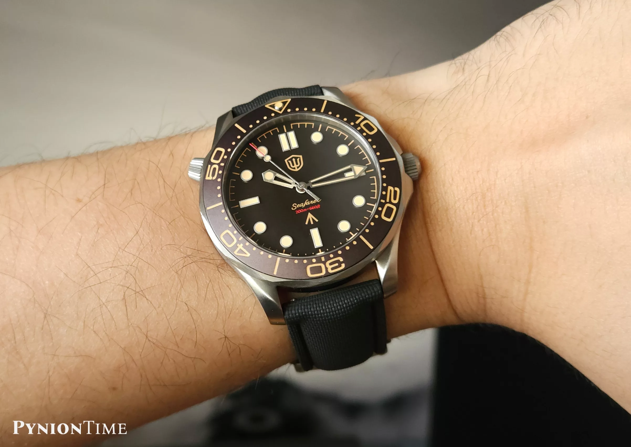 Watchdives Seafarer WD007Q on a sailcloth FKM rubber strap with deployant clasp