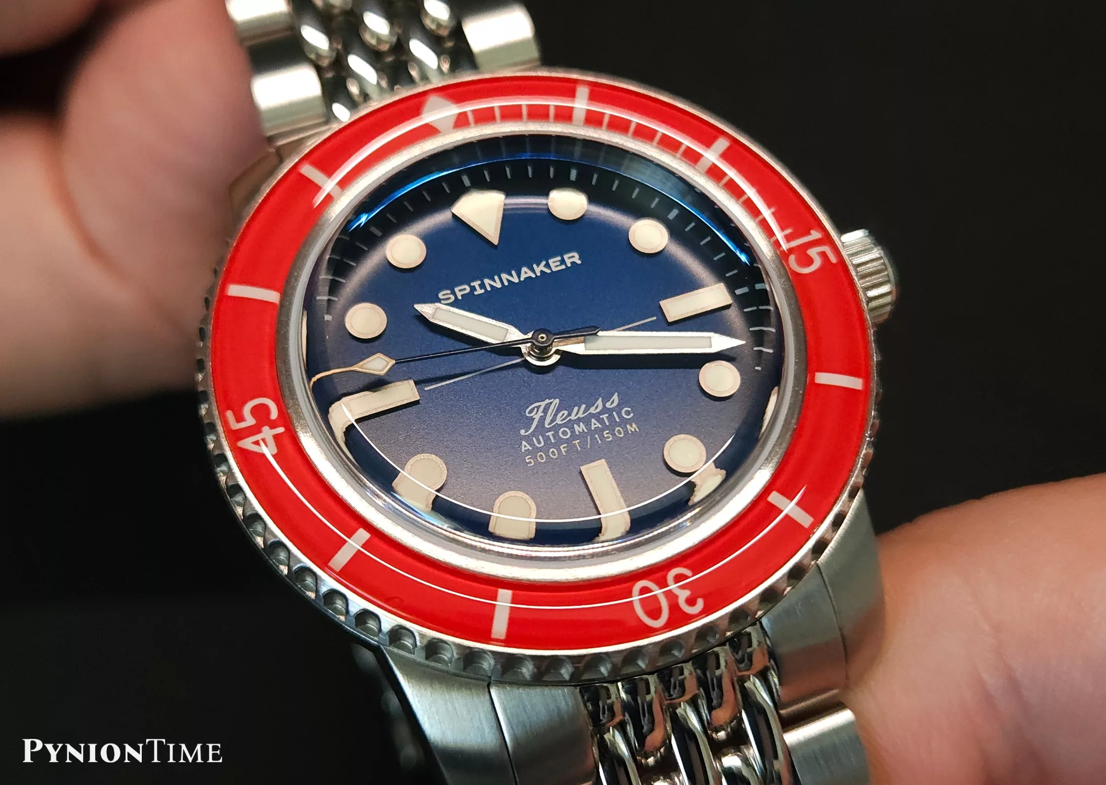 Spinnaker Fleuss 40 Royal Splash close-up