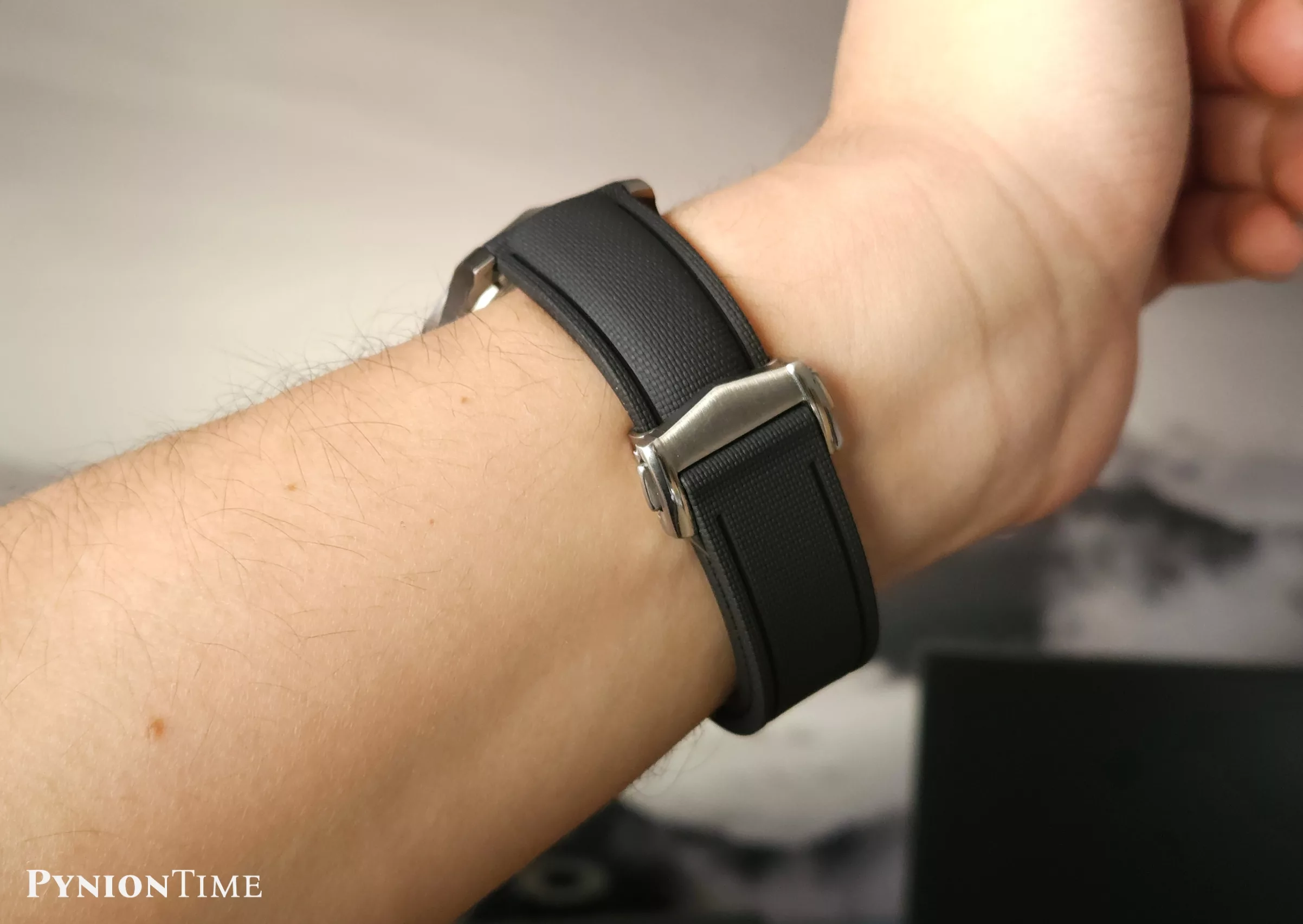 Watchdives Seafarer WD007Q on a sailcloth FKM rubber strap with deployant clasp