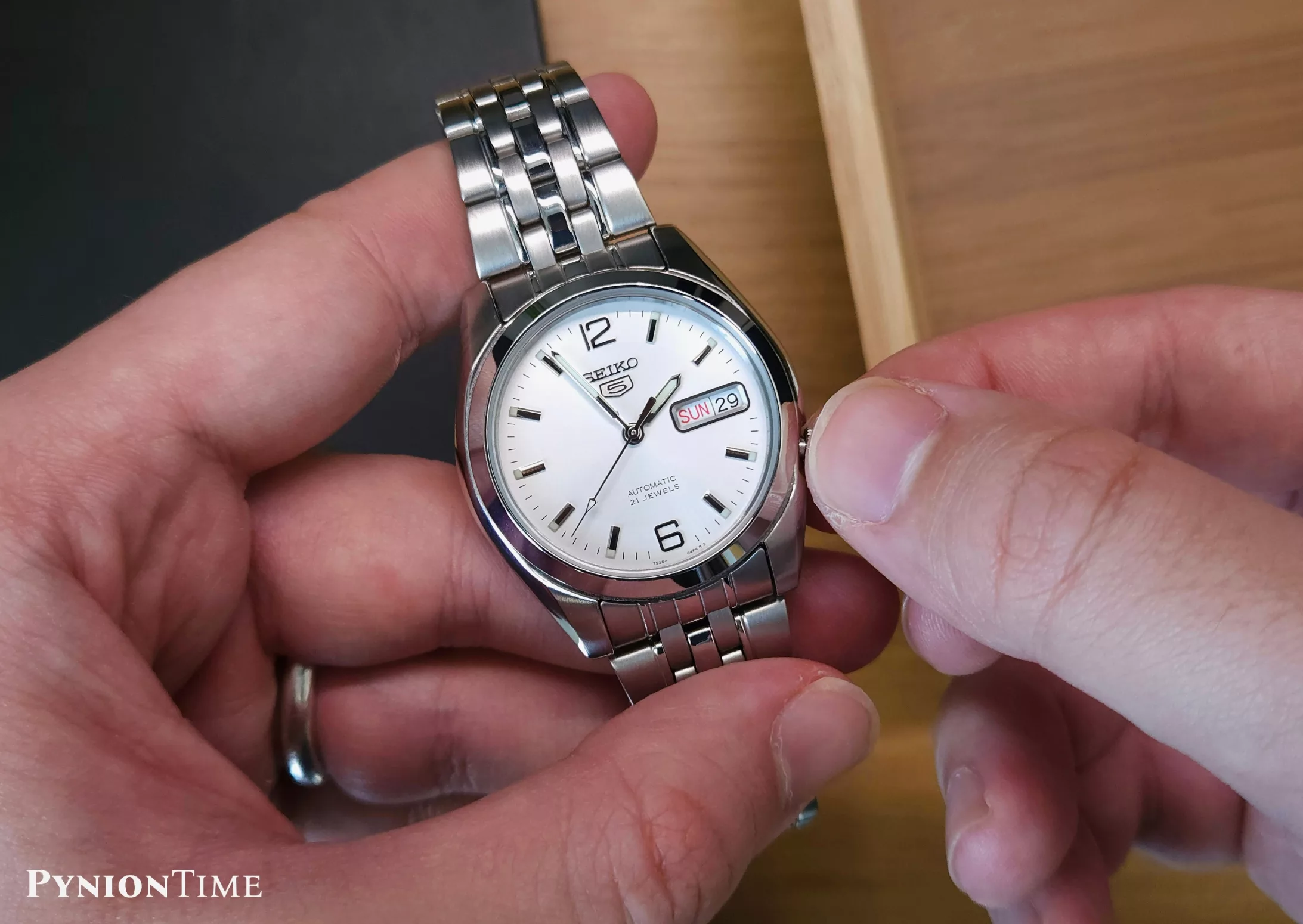 How to wind a vintage Seiko 5
