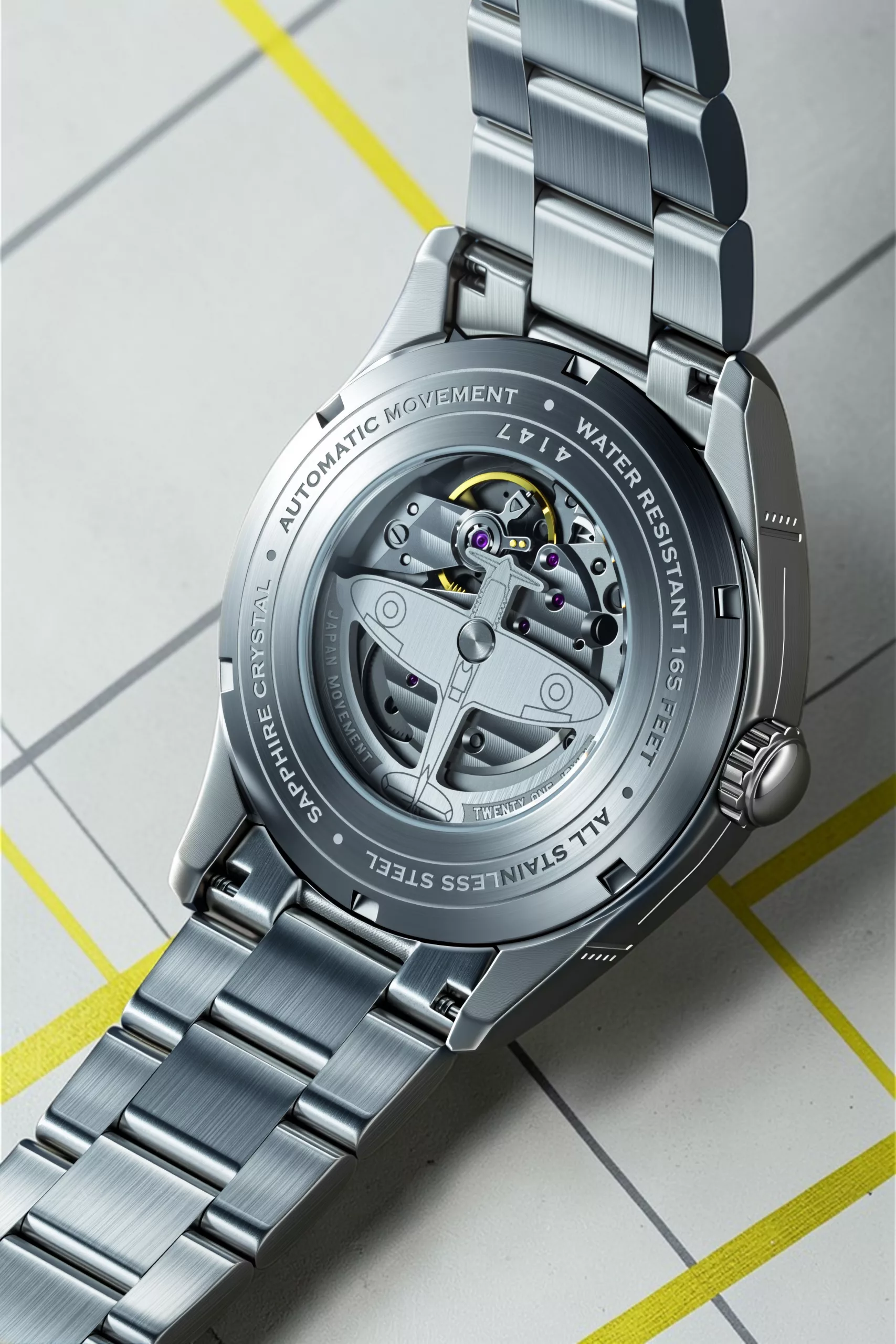 The AVI-8 Spitfire Type 300 has got a 42mm steel case and a 50mm lug-to-lug, so it wears confidently