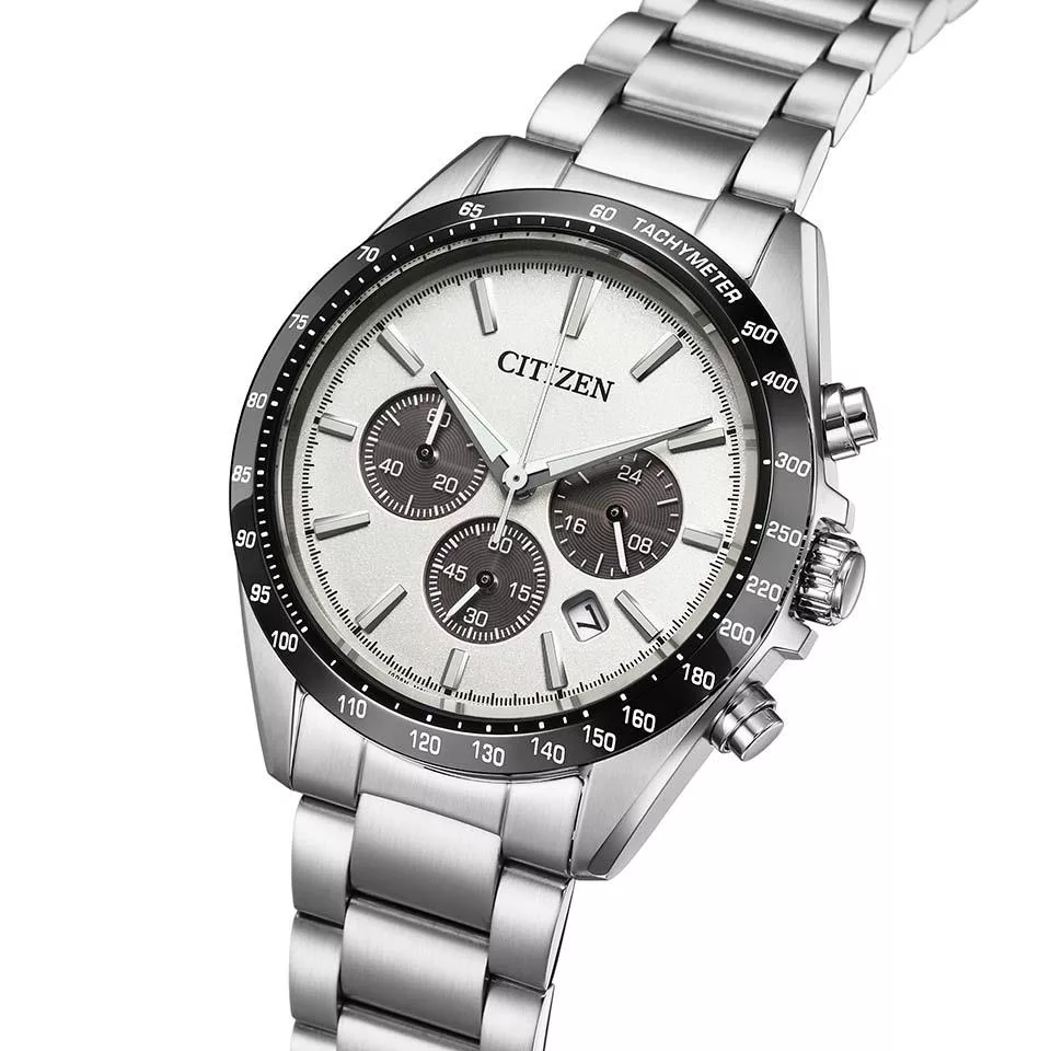 It has got Citizen’s Eco-Drive B620, so it runs on light with about nine months of reserve