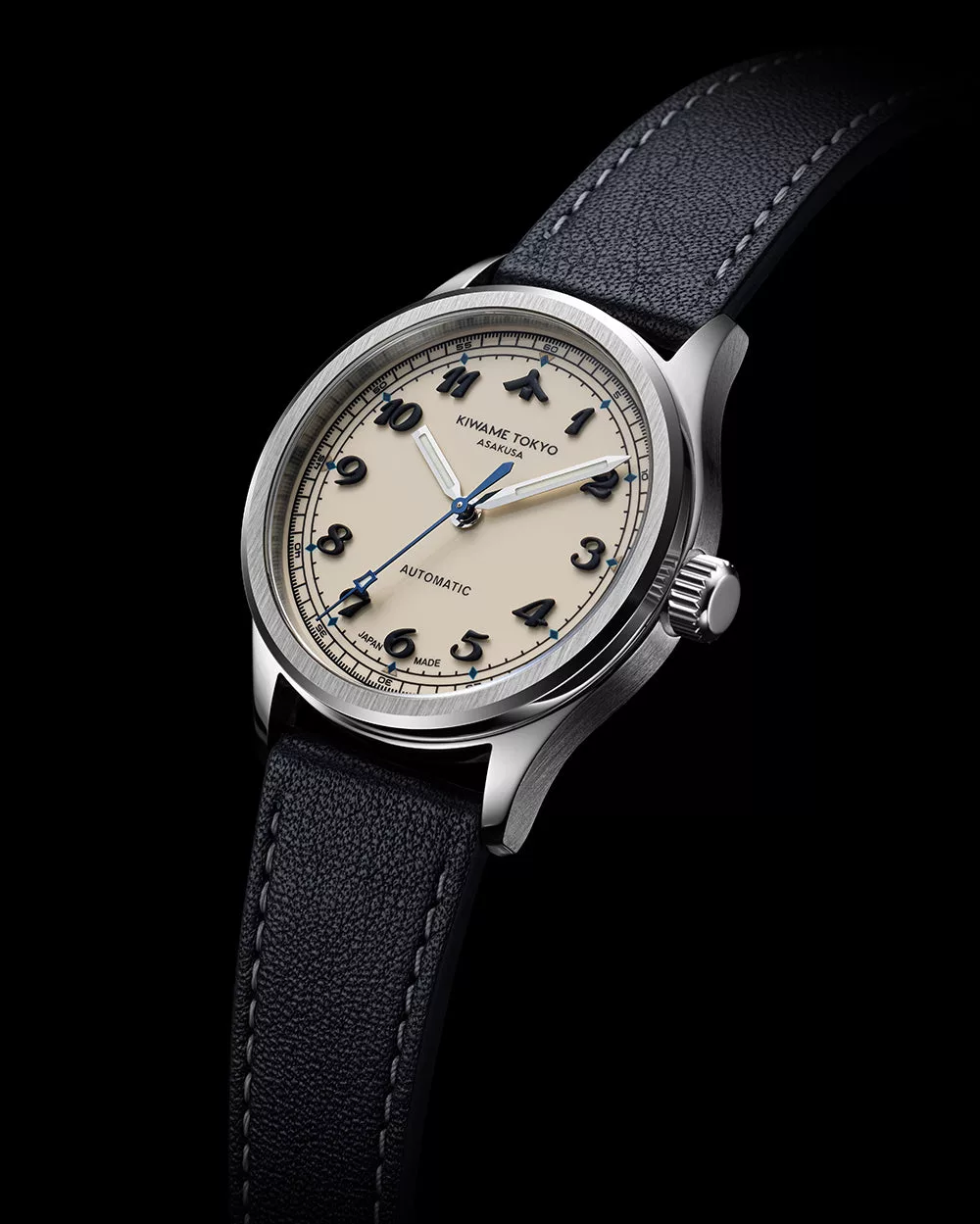 It does pair applied Arabic numerals with a railroad minute track