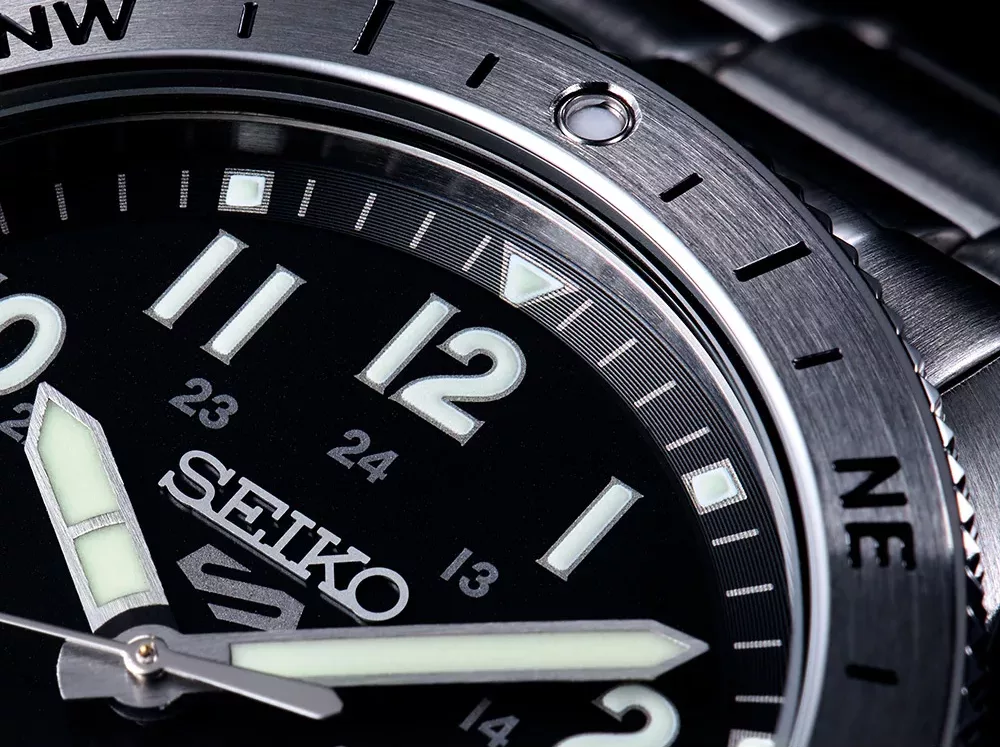 Seiko 5 Sports HDB006 close-up