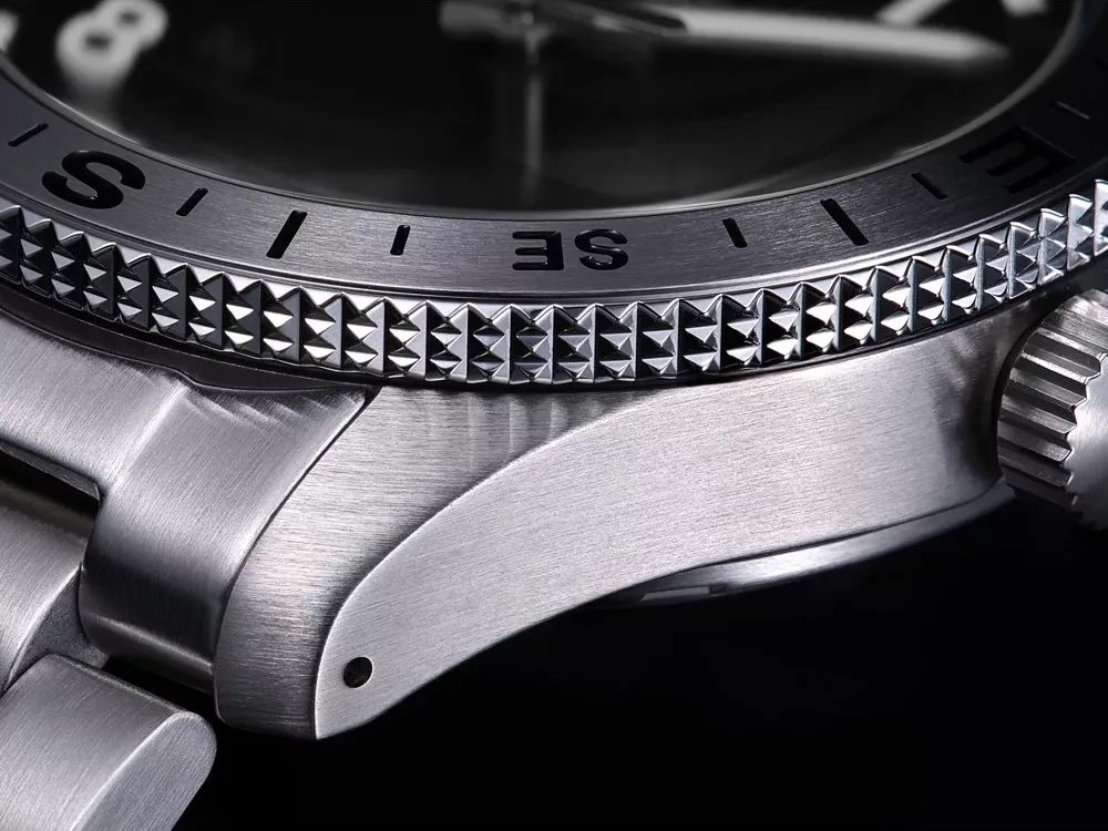 Seiko 5 Sports HDB006 close-up