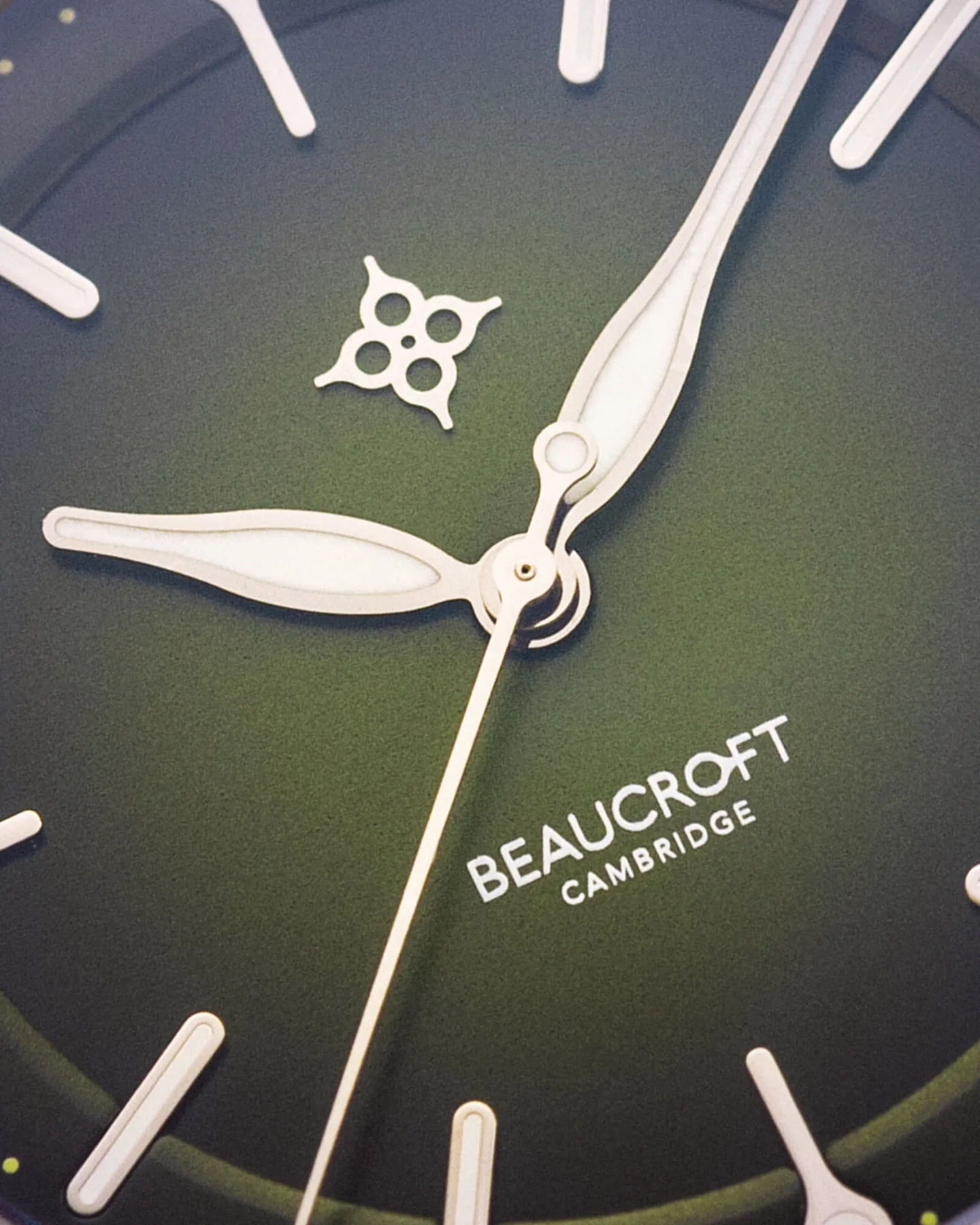 The Beaucroft The Arc uses BGW9 Super-LumiNova on the hands and applied hour markers