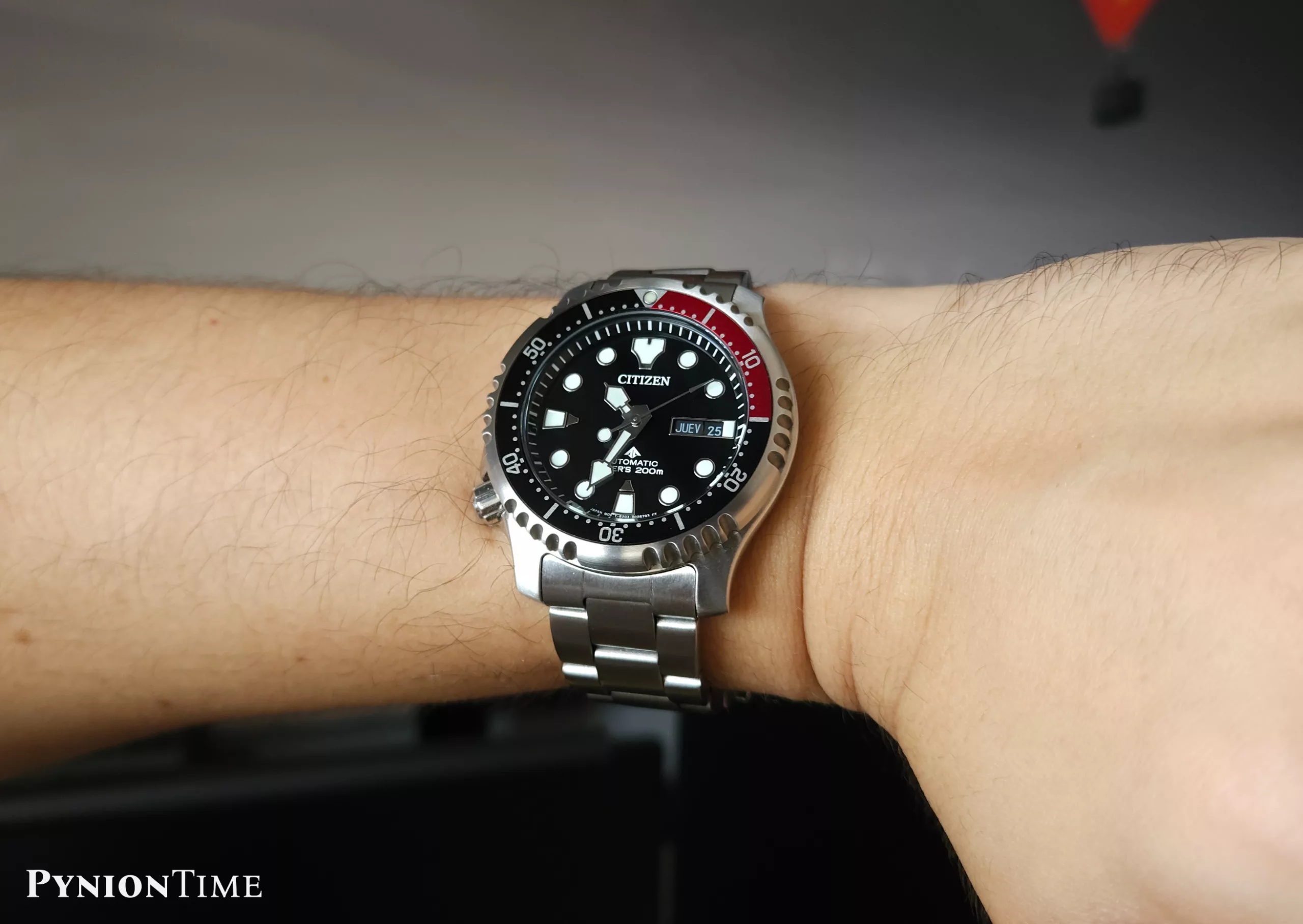 The bracelet is not luxurious, but it is better than its reputation