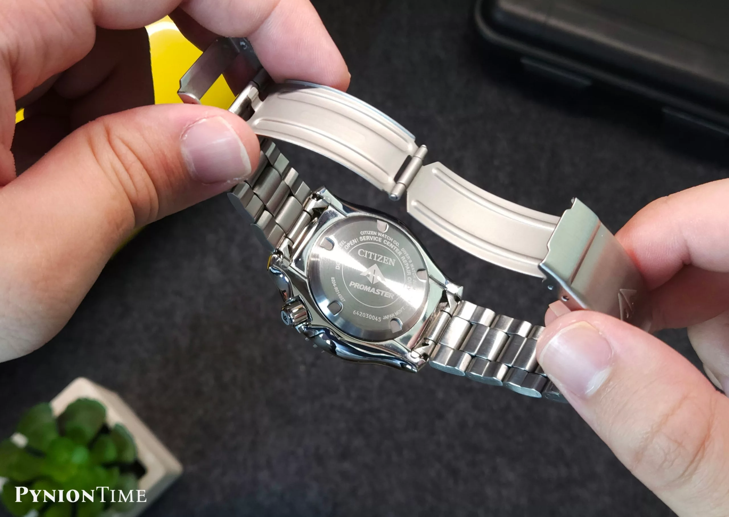 It comes with a pressed clasp, which keeps the watch thinner