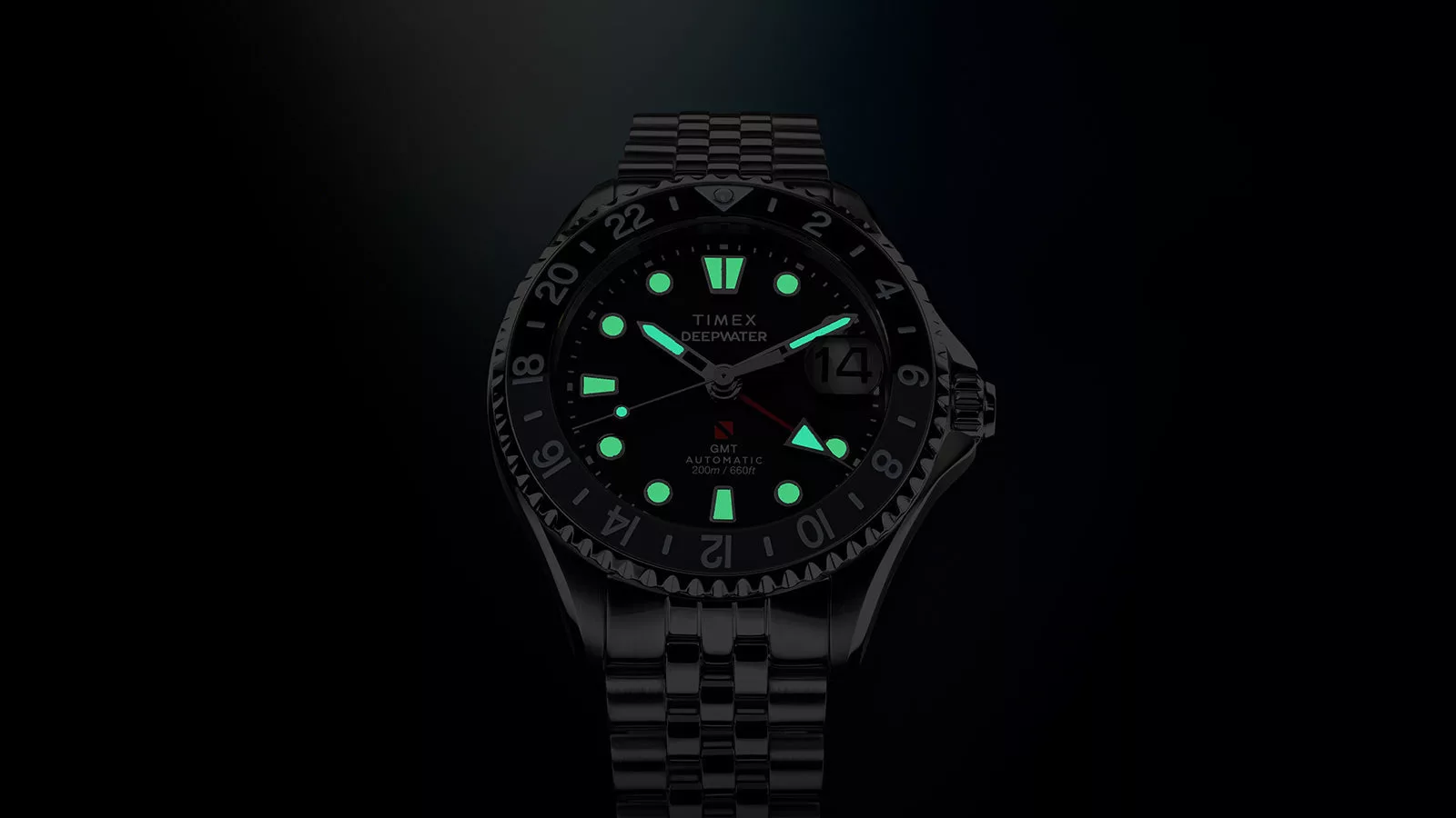 It measures 42 mm across with a 48.8 mm lug-to-lug span for everyday wear