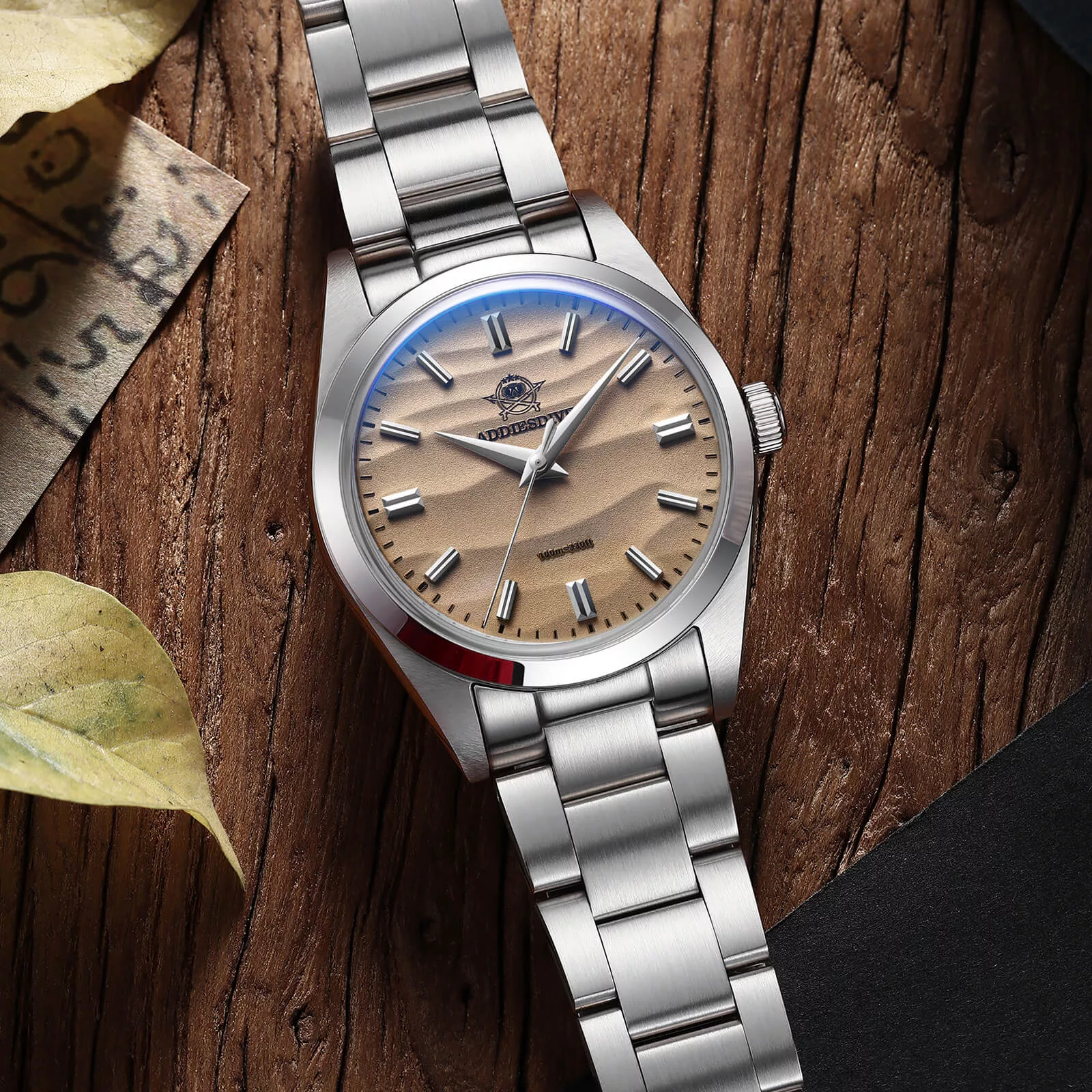 Addiesdive AD2030 on a summery sand-textured dial
