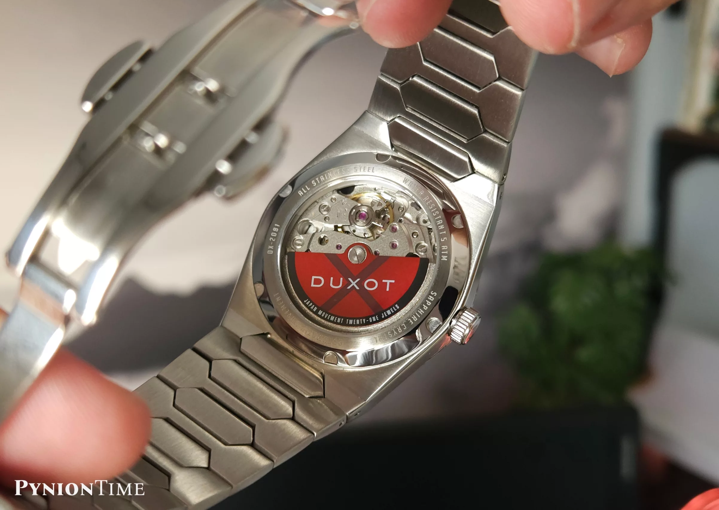 The Taranto measures 11.4mm thick, keeping it reasonably slim for an integrated-bracelet design