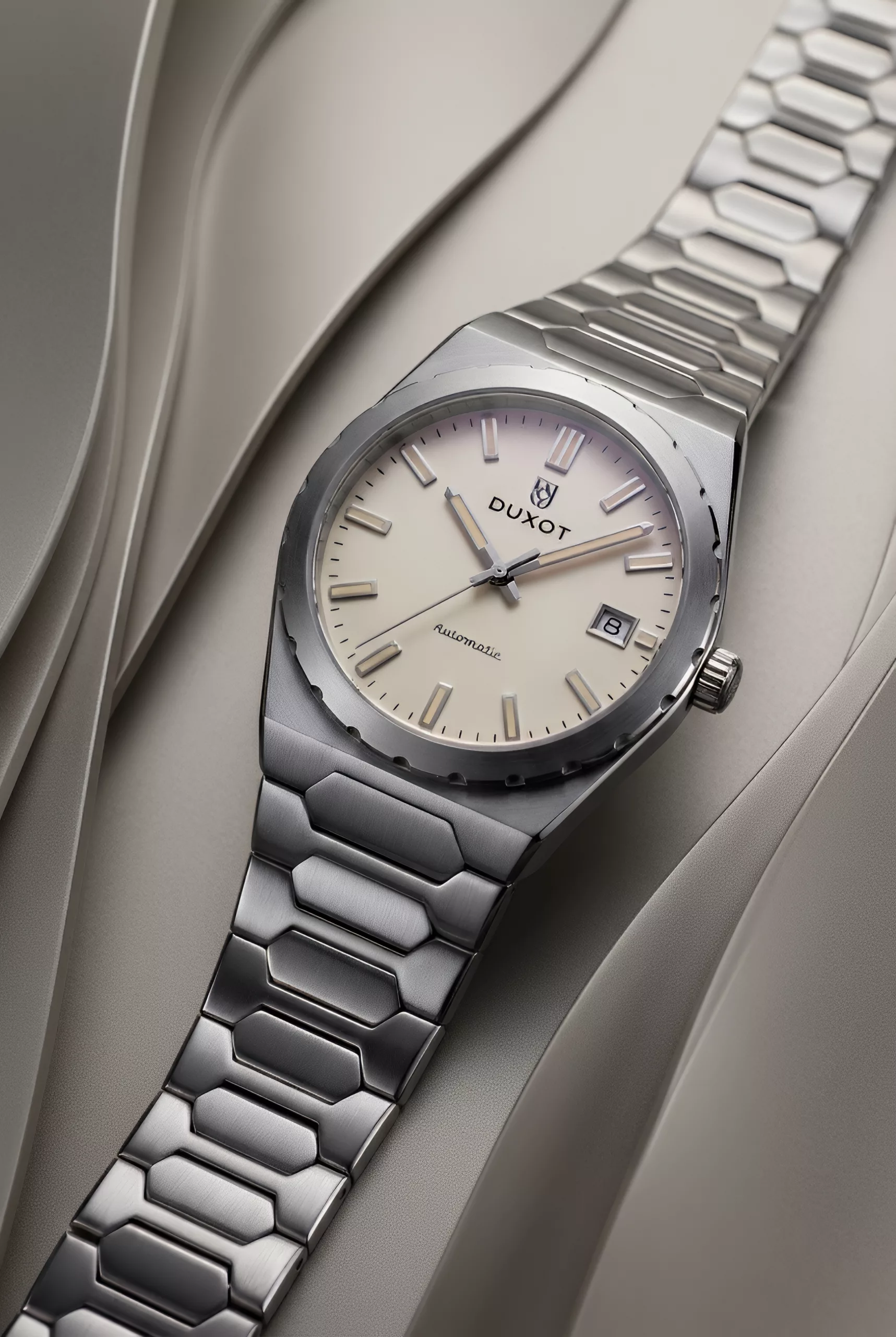 It features a Neo Tokyo Kanji dial using an older, rarely-used set of kanji numerals