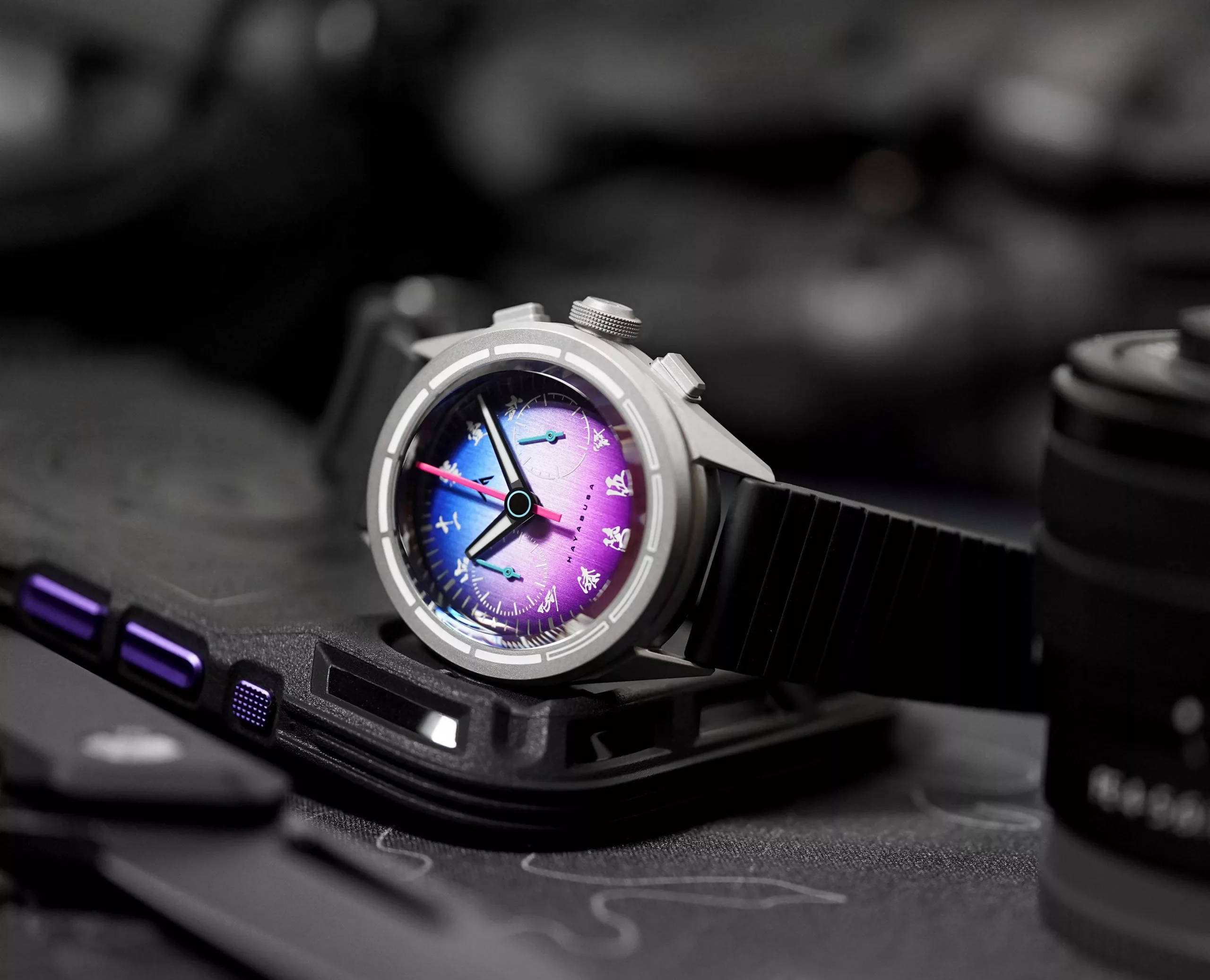 It features a Neo Tokyo Kanji dial using an older, rarely-used set of kanji numerals