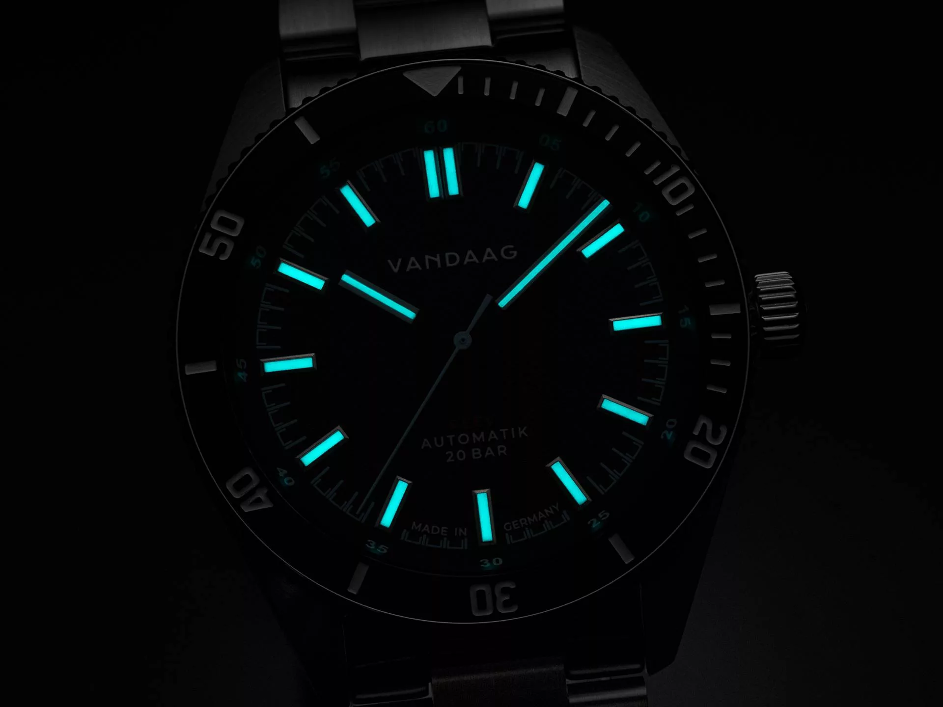 It uses Nemoto NCW1000 Super-LumiNova on the hands and hour markers for strong low-light legibility