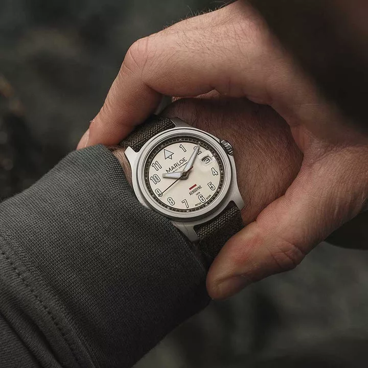 It features sapphire crystal with an anti-reflective coating over the dial