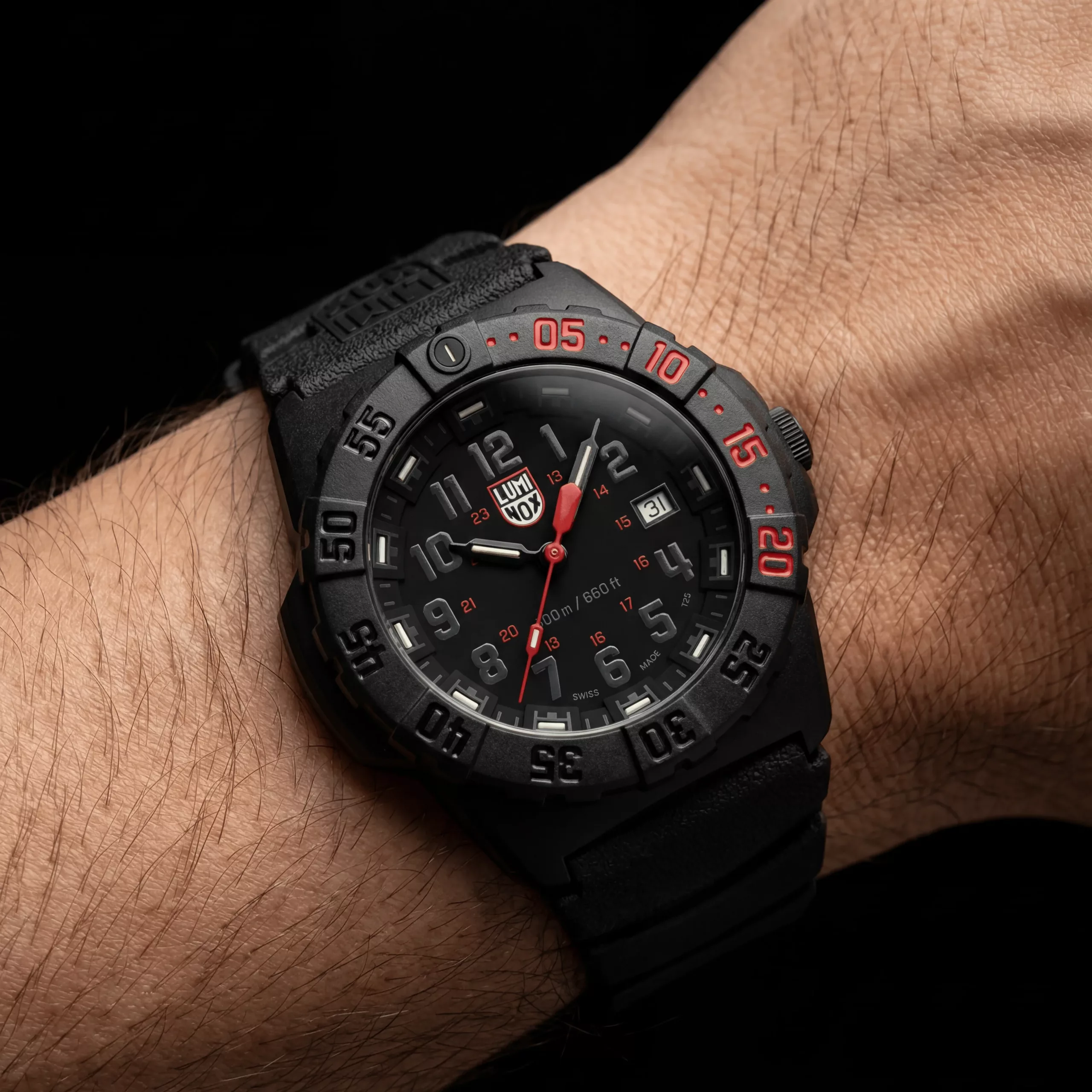 It uses a sapphire crystal with anti-reflective coating, replacing the mineral crystal on the prior series