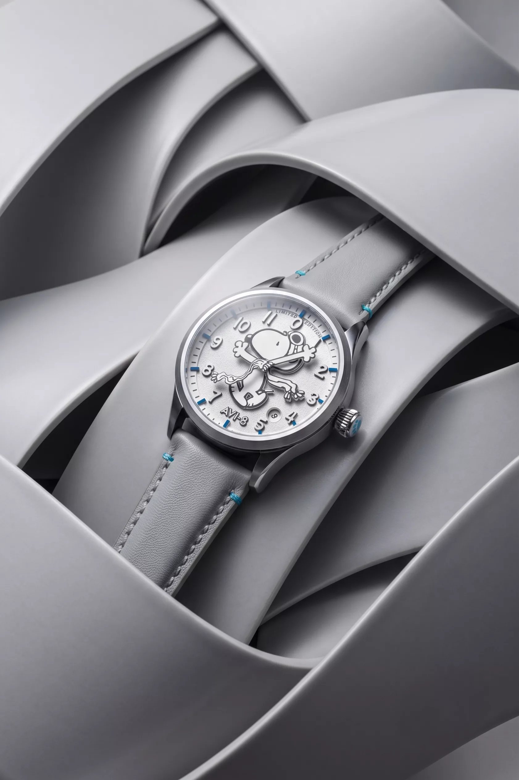 It measures 41mm across and 14.75mm thick, in a stainless steel case