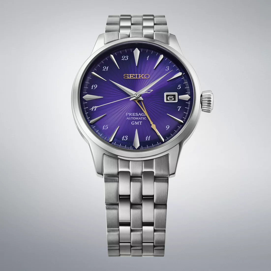 It uses the caliber 4R34, an office-style GMT movement also found in the 5 Sports GMT line