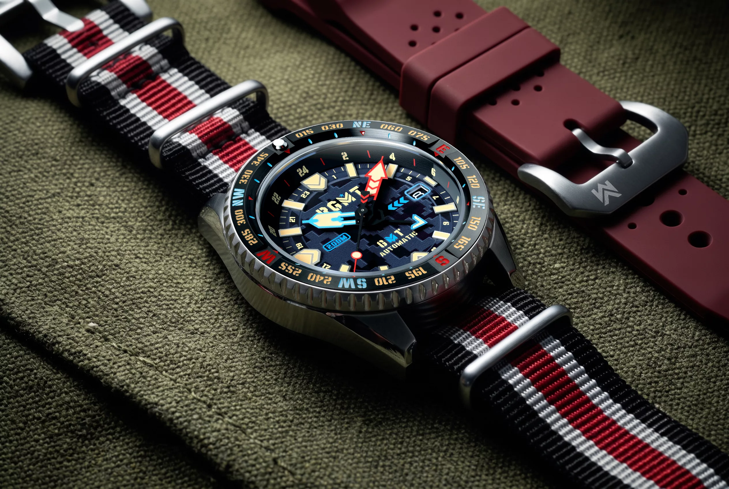 It comes with two straps included, a 20mm nylon strap and a rubber strap