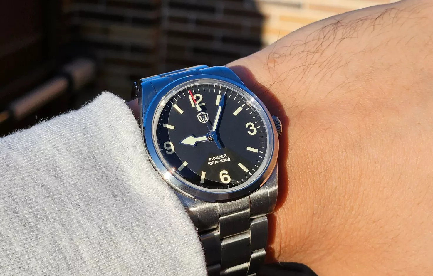 Watchdives WD0003C with a stunning Red Ice Crack dial