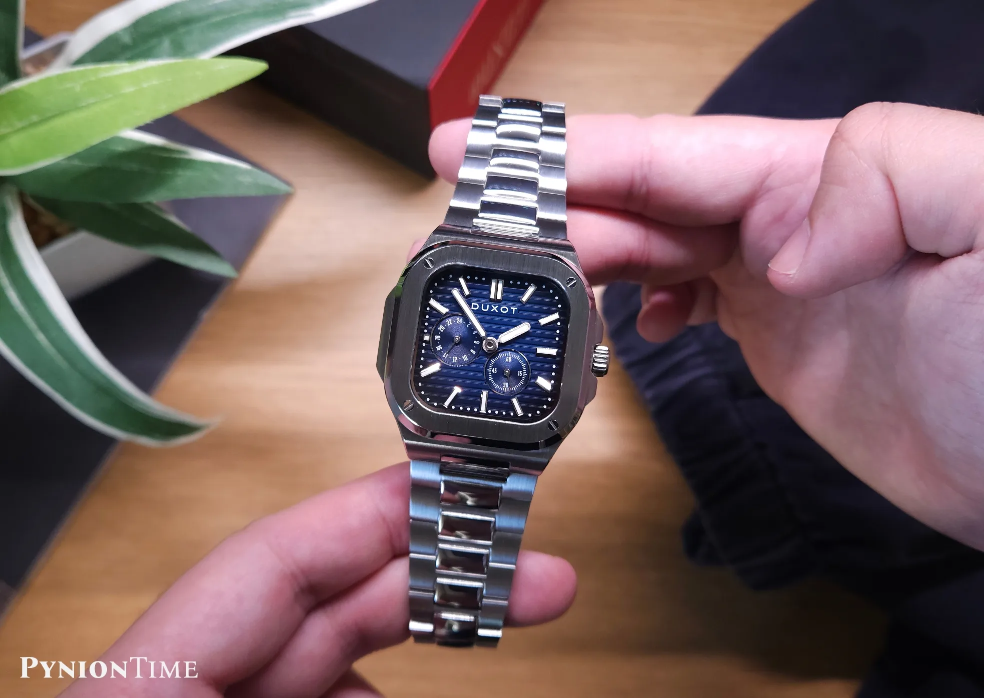 The Aqua Luxe version pairs a blue fumée dial with brushed and polished bracelet links