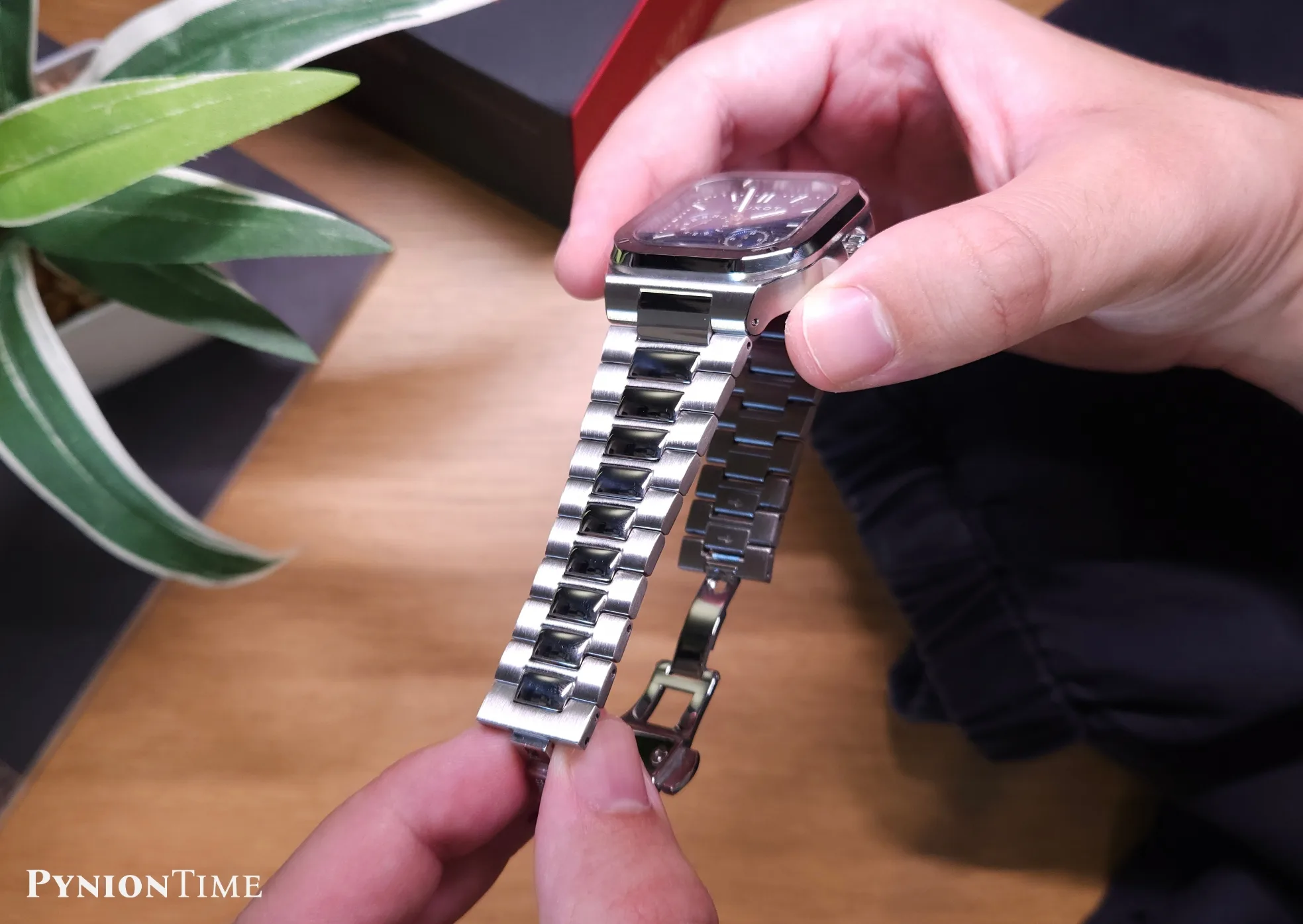 The bracelet alternates brushed outer links with polished center links along its full length