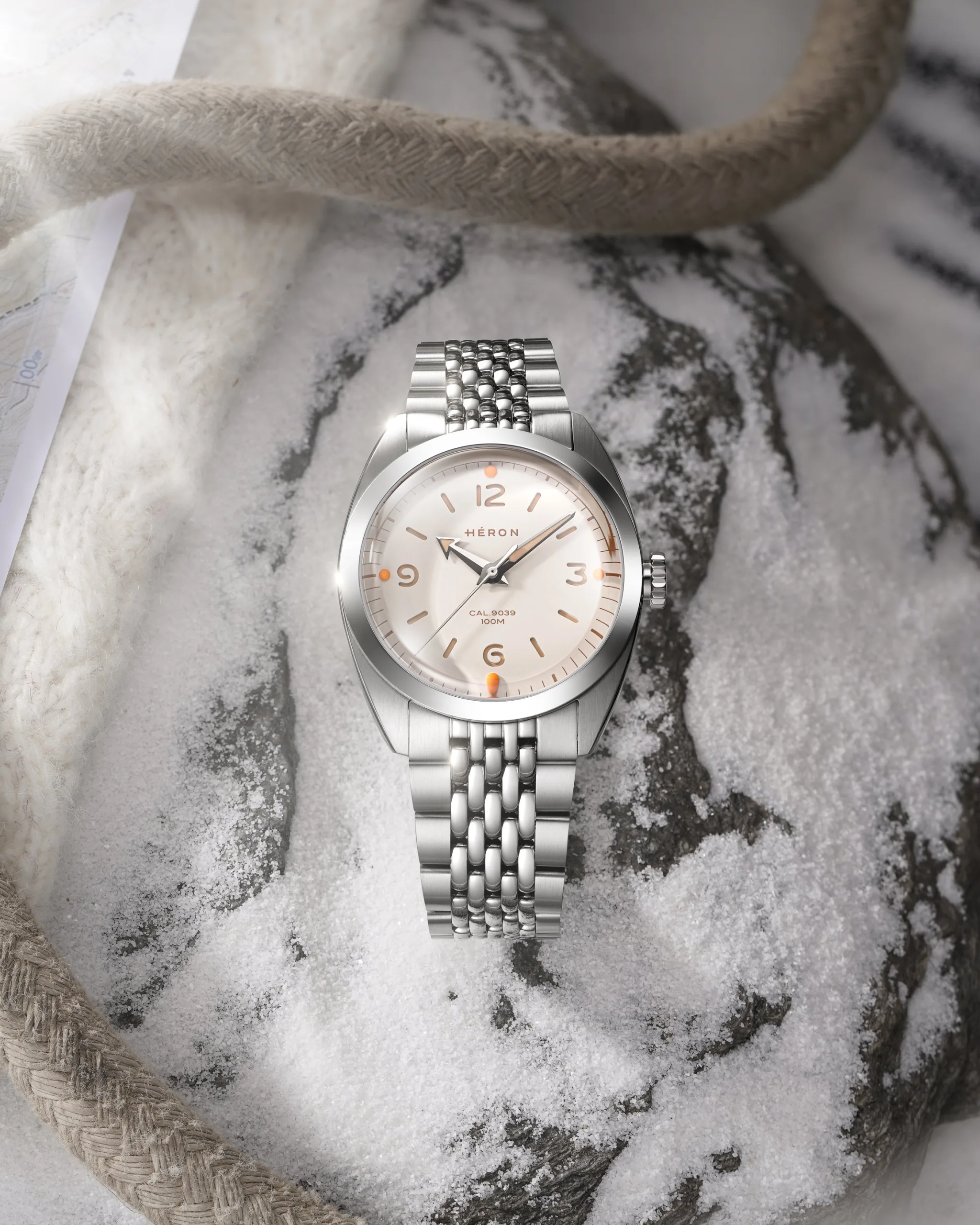 The Héron Continental has a 37mm hardened steel case with 43mm lug to lug