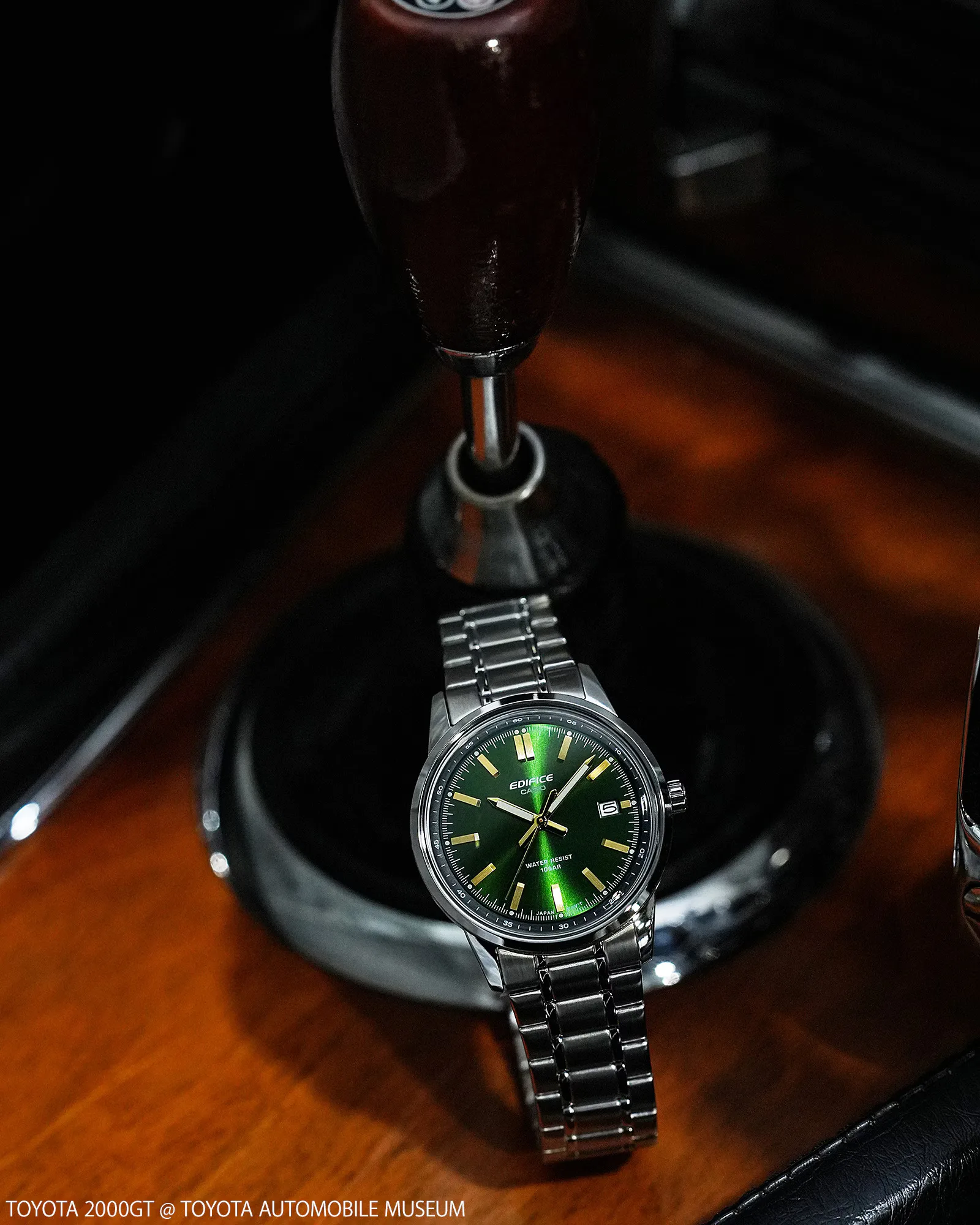 The Héron Continental has a 37mm hardened steel case with 43mm lug to lug