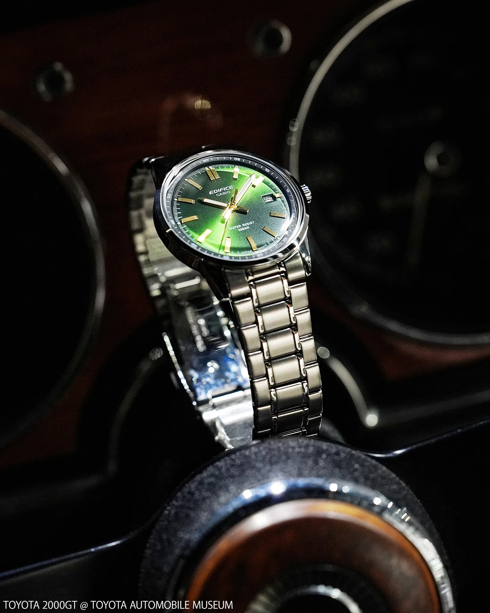 The Héron Continental has a 37mm hardened steel case with 43mm lug to lug