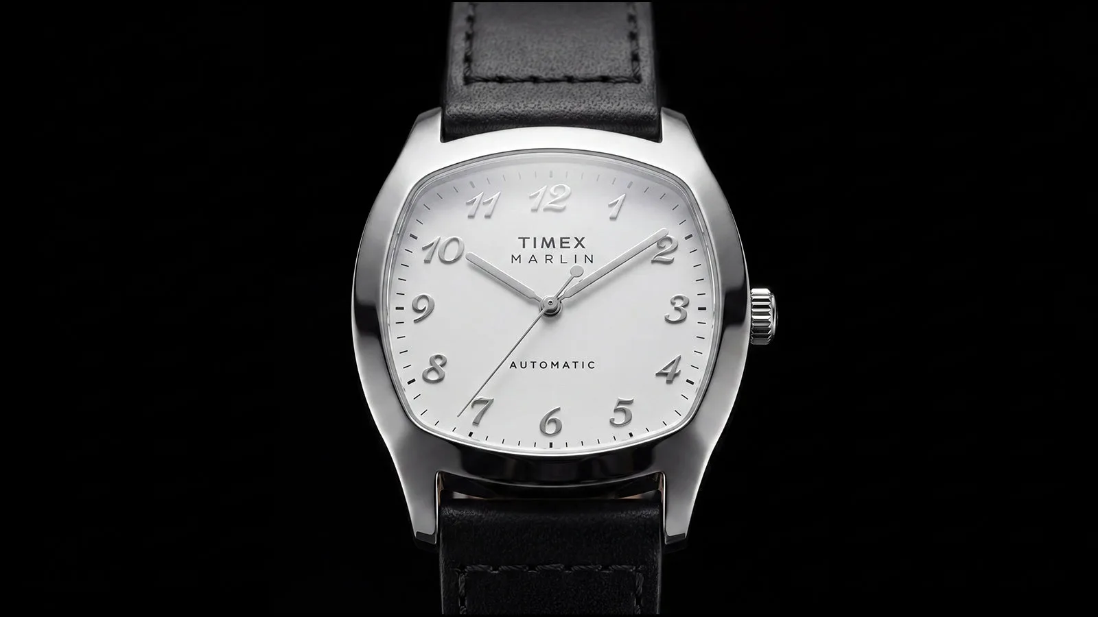 It comes with a 20mm black leather strap fitted with quick-release spring bars