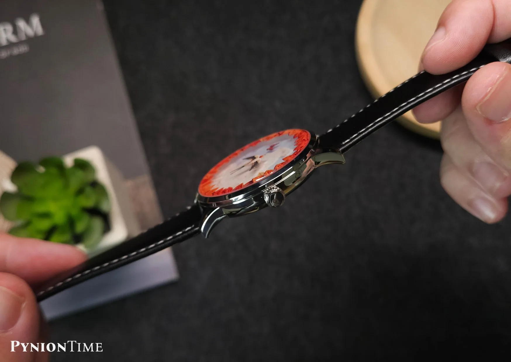 It measures 41mm wide and 9.5mm thick, so it fits easily under any cuff