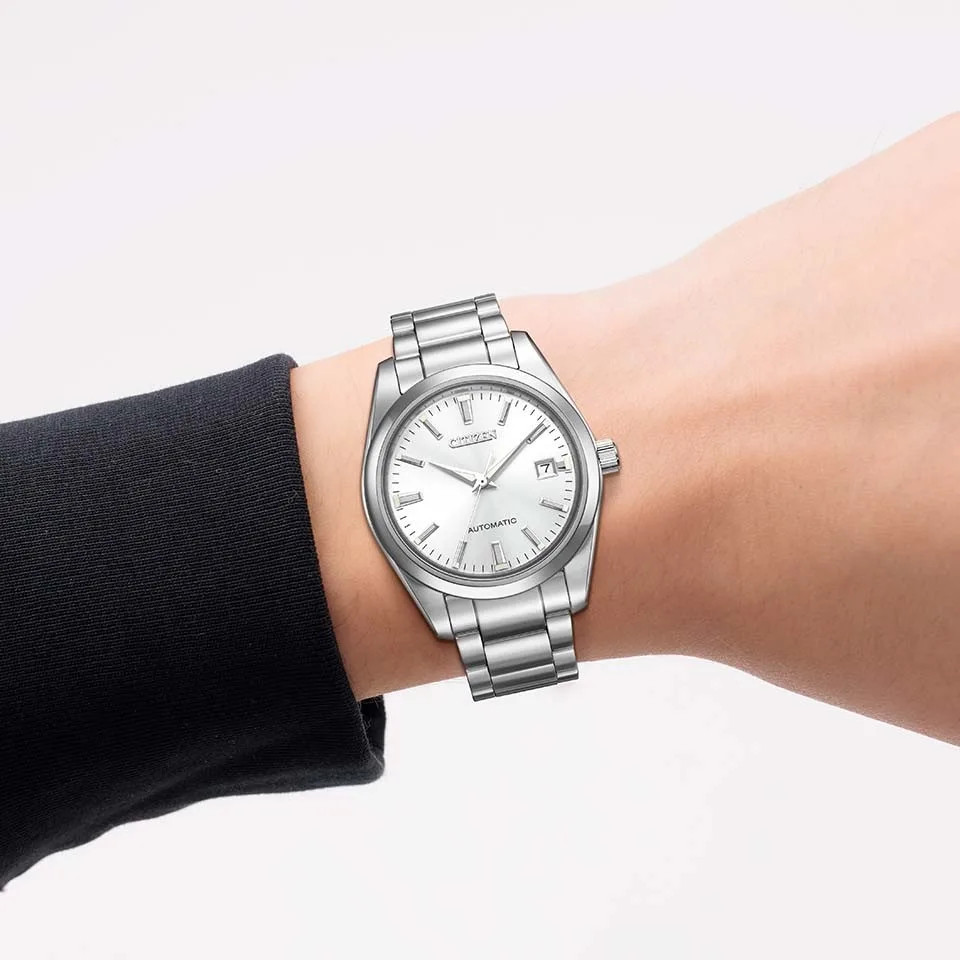 The Citizen KEI has deliberately shortened lugs so the case sits closer to the wrist