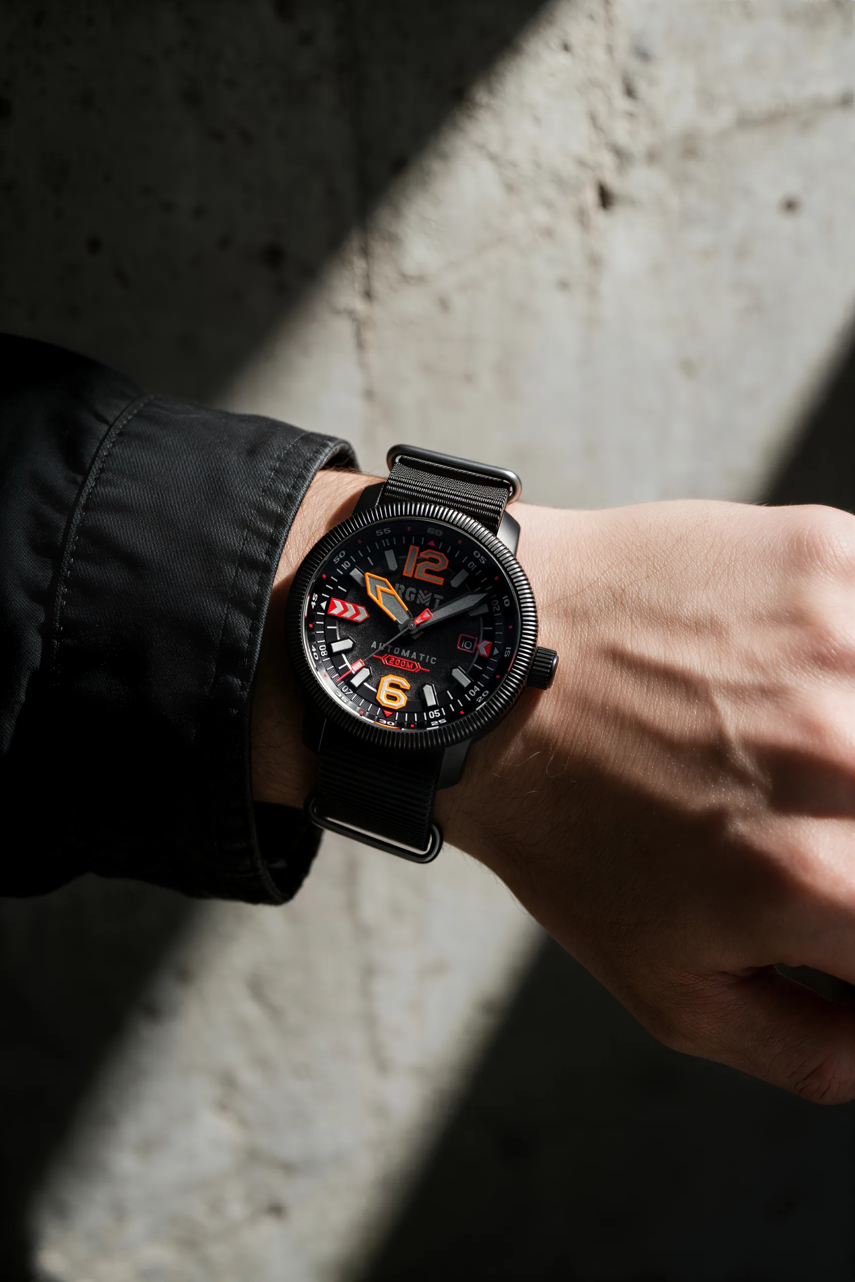 It measures 14.2mm thick and 50mm lug to lug, so it suits larger wrists