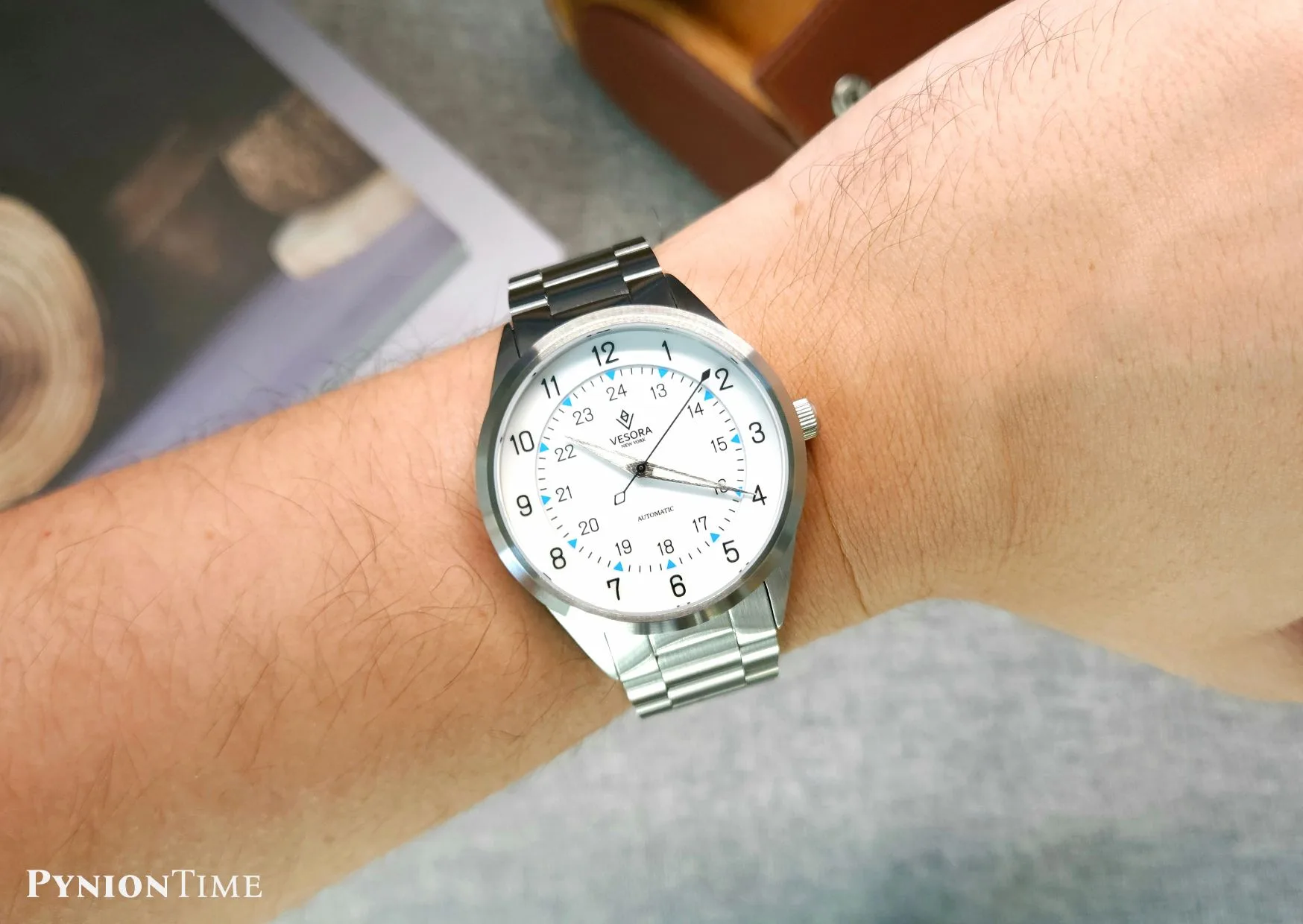 Vesora Gantry Field white on my 6.5-inch wrist, the 46.5mm lug-to-lug sitting inside the edges